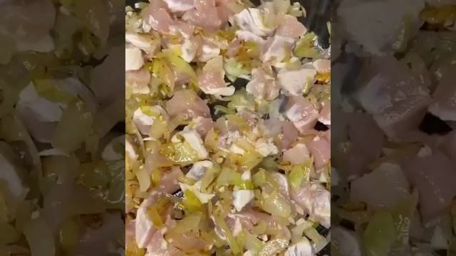 Блины с курицей, грибами и сыром рецепт #Shorts смотреть онлайн