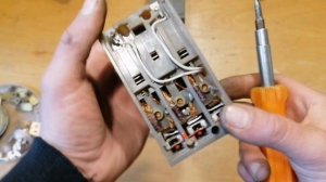 Добываю Медь Латунь Серебро из Пакетных Выключателей Сколько цветных металлов удалось добыть