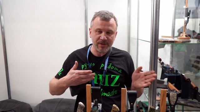 НОЖ С КОТОМ | SARFORGE | АЛЕКСАНДР ЧИЖОВ - Обзор стенда | Клинок 2023 смотреть онлайн