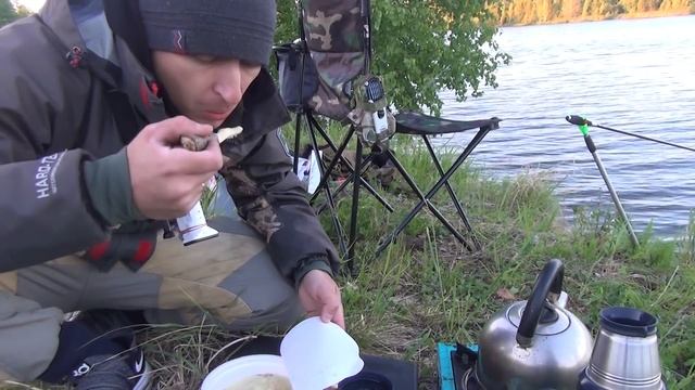 ПОВЕЛО ПОПЛАВОК...как КАРАСЬ ПОКЛЁВКИ КРУПНЫМ ПЛАНОМ, РЫБАЛКА С НОЧЁВКОЙ смотреть онлайн