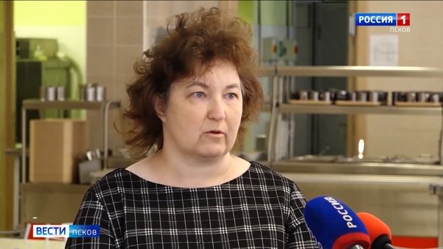 В школе №6 в Великих Луках для учеников организовали шведский стол. Удачный ли эксперимент?