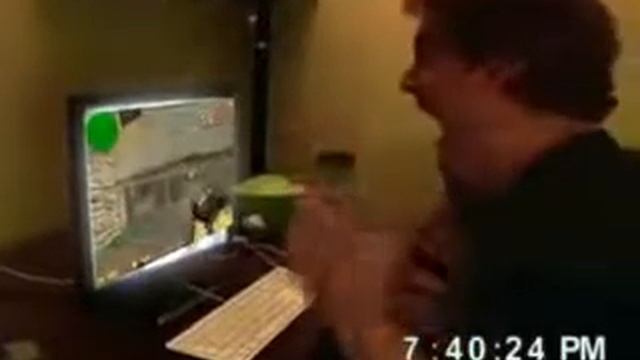 От радость разбил кулаком монитор)) смотреть онлайн