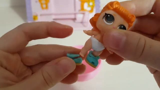 Распаковка LOL маленькой сестрёнки. Куклы LOL. Lil sisters Jitterbug series 2, wave 1. смотреть онлайн
