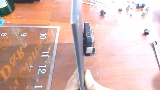 Подарок своими руками! ДЕЛАЕМ КРУТЫЕ ХРОМИРОВАНЫЕ ЧАСЫ! смотреть онлайн