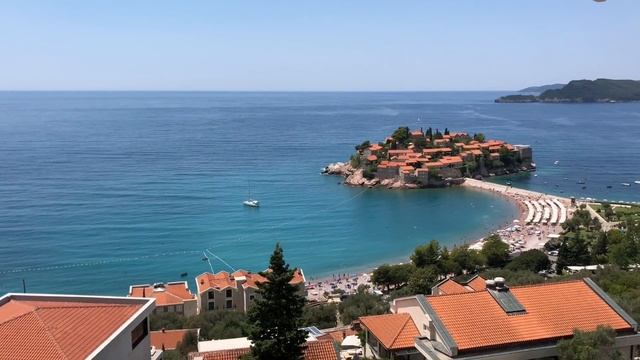 Путешествие в Черногорию. Вид на остров Свети Стефан с отеля Villa Edelweiss. смотреть онлайн