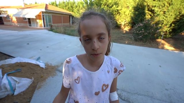 Mi Madre Bañándose En La Piscina Casera смотреть онлайн
