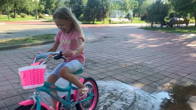 Катание на велосипеде смотреть онлайн