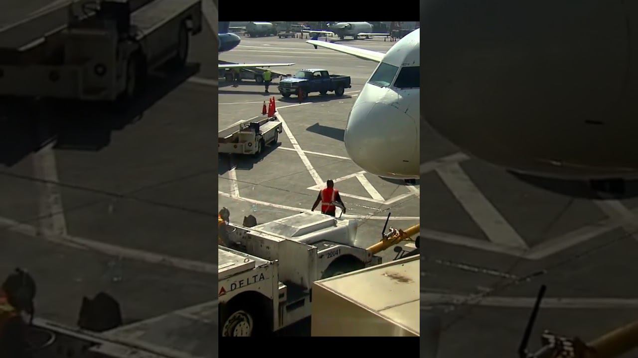 Почему в самолете нет 13 ряда??? #shorts #авиация #факты смотреть онлайн