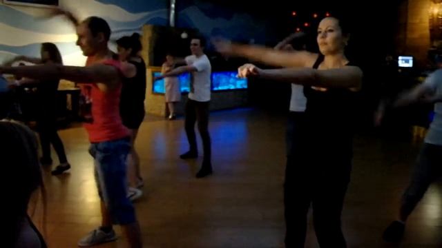 Клубные танцы в кафе "Гавань" смотреть онлайн