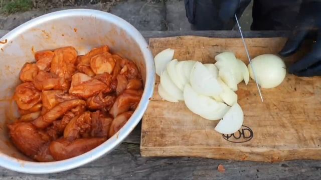 ШАШЛЫК ИЗ КУРИНОЙ ГРУДКИ НА МАНГАЛЕ. РЕЦЕПТЫ СЮФ. смотреть онлайн
