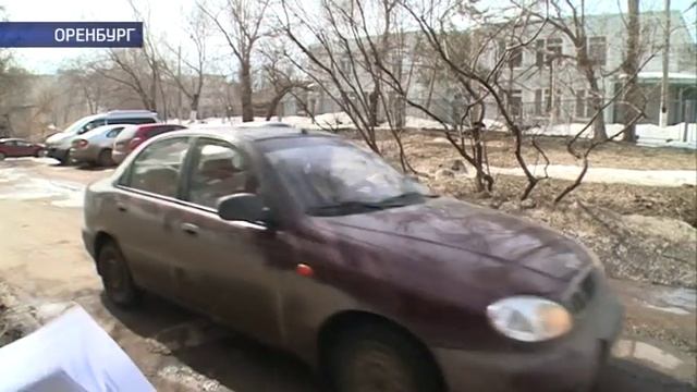 Жилая зона возле дома на Туркестанской превратилась в проезжую часть смотреть онлайн