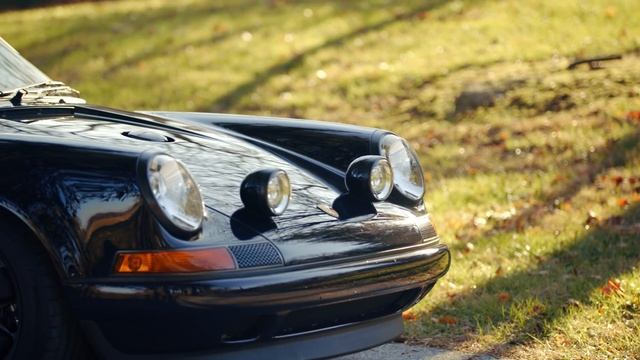 This $600,000+ Singer-Customized 911 Is the Ultimate Vintage Porsche 964 смотреть онлайн