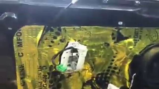 Важный элемент акустического тюнинга - это шумоизоляция дверей автомобиля Рендж Ровер смотреть онлайн