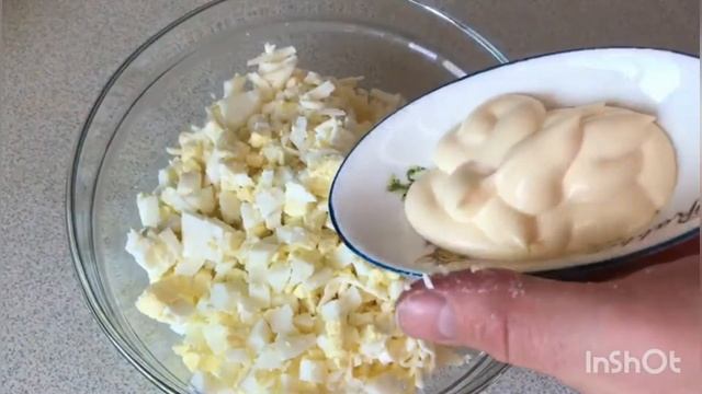 Салат из плавленого сыра с яйцом и чесноком смотреть онлайн