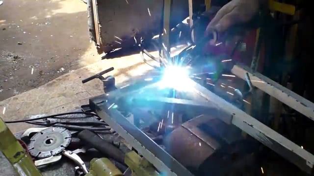 Сделал себе, жене понравилось Подвесные прикроватные тумбочки. смотреть онлайн