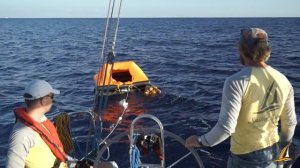 Открытие спасательного плота на яхте — урок 13 | Школа яхтинга Sailing Time