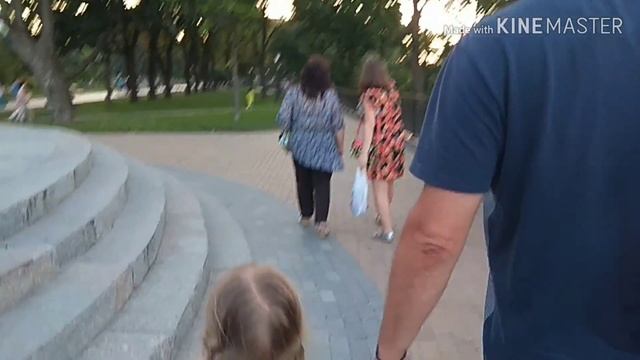 Vlog #2 Киев.Новый пешеходный мост. Класная детская площадка. #київ #киев #блогерукраина #блогер #б смотреть онлайн