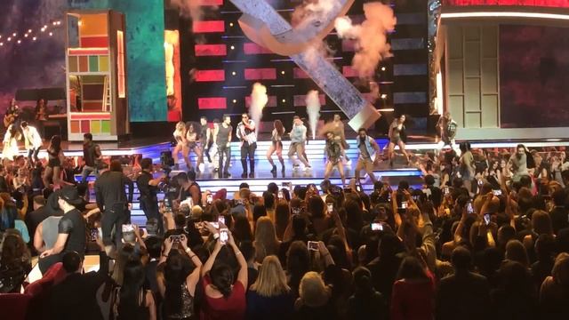 Luis Fonsi - Daddy Yankee - Despacito - Premios Billboard Latin Music Awards 2017 смотреть онлайн