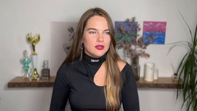 Выбираем ЛУЧШУЮ профессию в бьюти-сфере! / На что лучше отучиться в индустрии красоты? смотреть онлайн