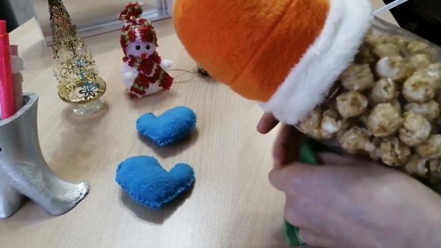 делаем снеговика. веселая упаковка подарков. смотреть онлайн