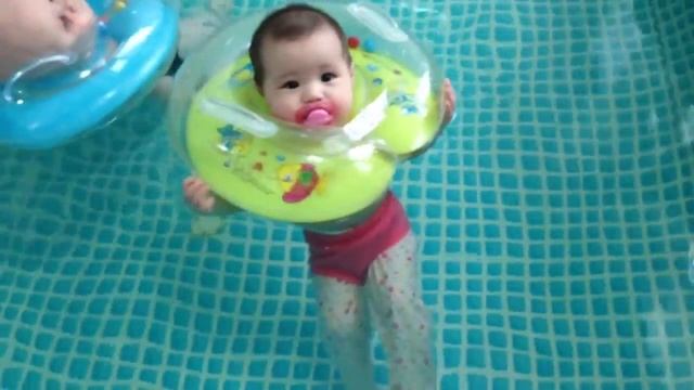 учимся плавать... рыбка моя золотая !!! смотреть онлайн