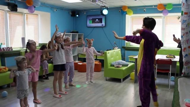 Пижамная вечеринка смотреть онлайн