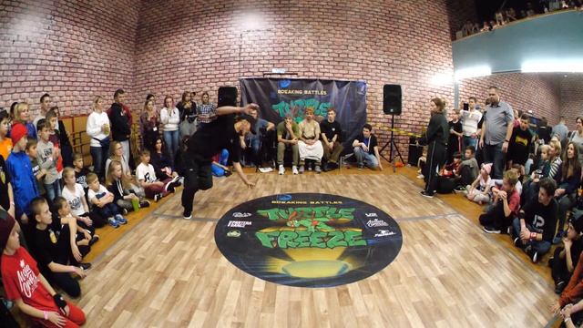 pro 1x1 - bboy Farhod vs bgirl Alibi - брейкданс чемпионат TurtleFreeze Battle смотреть онлайн