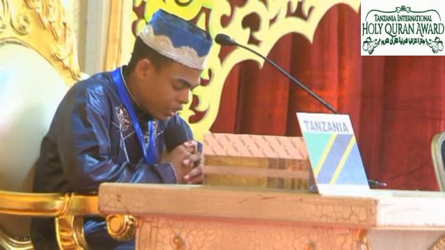 OMAR ABDALLAH FROM TANZANIA - TANZANIA HOLY QURAN AWARD 2017 смотреть онлайн