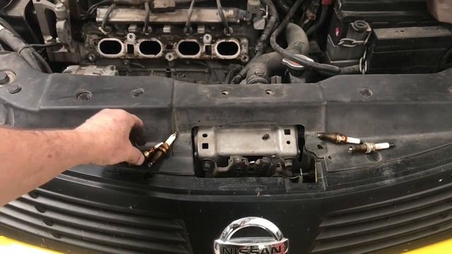 Cambia Bujías Nissan Tiida смотреть онлайн