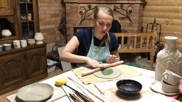 Мастер-класс по гончарному мастерству "Изготовление тарелки из глины" смотреть онлайн