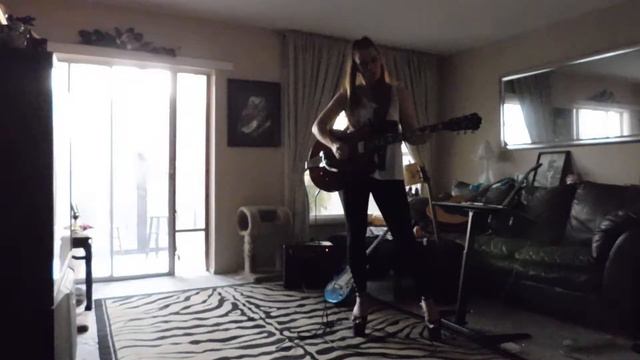 Artcore Ibanez Sparkly Red Hallowbody Guitar смотреть онлайн