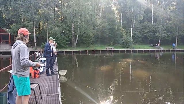 "Маггот" - форма силиконовой приманки, которая соблазняет форель. Рыбалка на спорт зоне.Клёвое мест смотреть онлайн