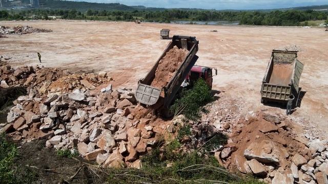 Part.65| Great Job Of Komatsu Dozers Push Stone Mixed Soil On Big Project смотреть онлайн