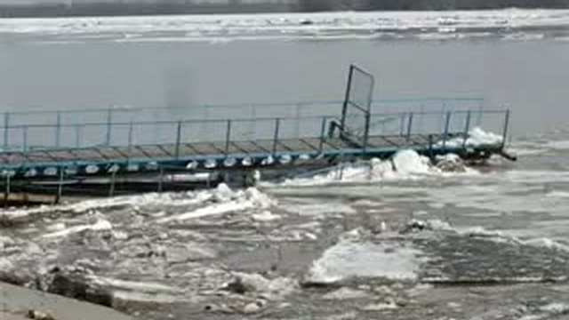 Барнаул. Ледоход 2010. смотреть онлайн