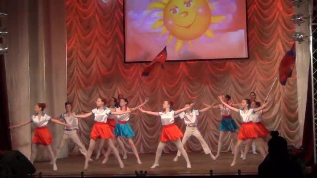 КАЗАЧАТА - танец "Детство" + поздравлен.медикам 08.04.2016, ДК Шевченко, г.Запорожье смотреть онлайн