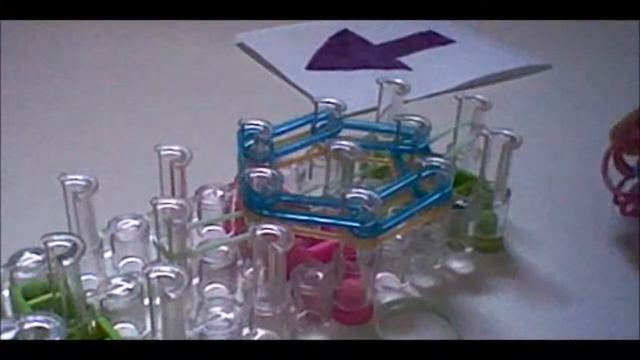 How to Loom: Flower Chain Charm смотреть онлайн