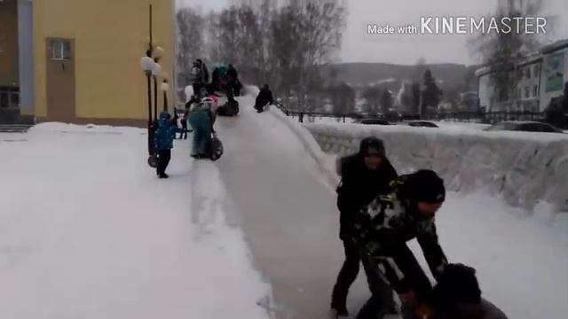 Новогодняя горка сказка в г Калтане под музыку Микаэля Таривердиева.КРАСИВОЕ ВИДЕО смотреть онлайн