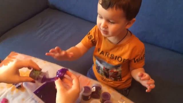 Играем в слайм. И учим цвета - фиолетовый и розовый. смотреть онлайн