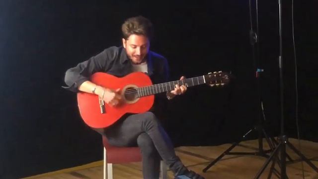 Manuel Carrasco canta el pasodoble a la cama, de JC Aragón, en el rodaje de Palabra de Capitán. смотреть онлайн
