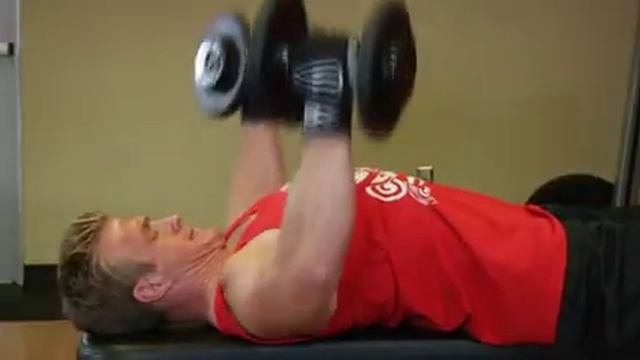 Разведение гантелей лежа на горизонтальной скамье смотреть онлайн