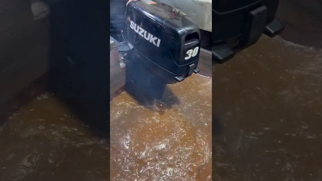 РАБОТА ЛОДОЧНОГО МОТОРА SUZUKI DT 30 смотреть онлайн