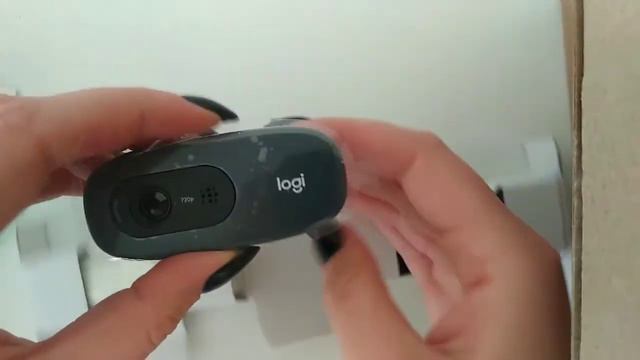 Розпакування веб-камери Logitech WebCam C270 (960-001063) смотреть онлайн