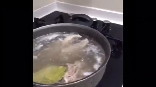 МЯСНОЙ БУЛЬОН на скорую руку/суп смотреть онлайн