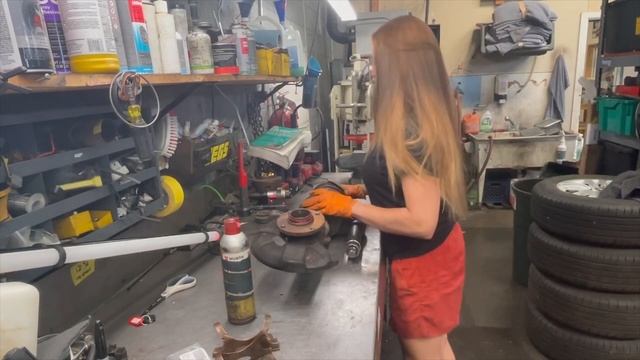 How To Change Front Shocks (e.g. B2 Audi 4000 1980-1988 Quattro) смотреть онлайн