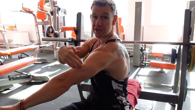 Жим штанги узким хватом (на трицепс)