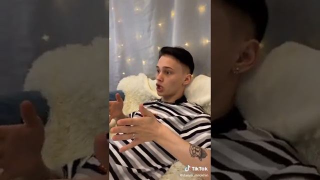 Бледная кожа, пухлые губы смотреть онлайн