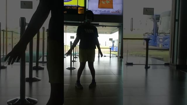 cure for me dance in airport смотреть онлайн