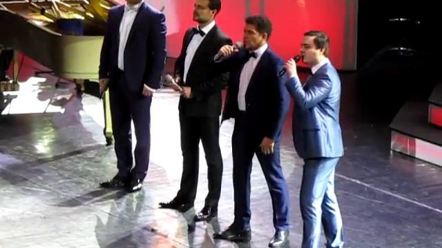 Муз.альянс "Петербургские баритоны". "Великий день" смотреть онлайн