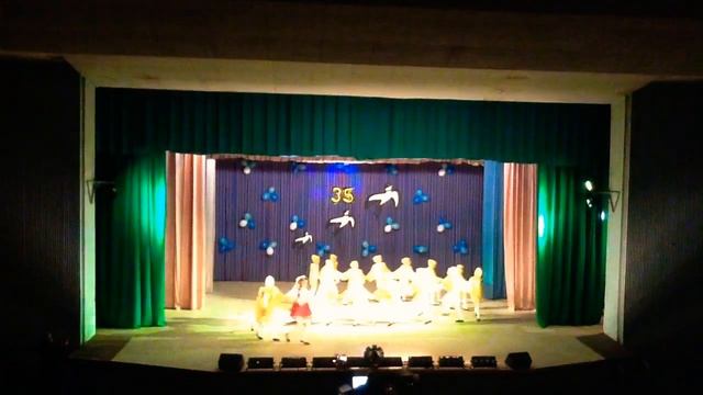 Мой первый выход на сцену танец маленьких утят!????????? смотреть онлайн