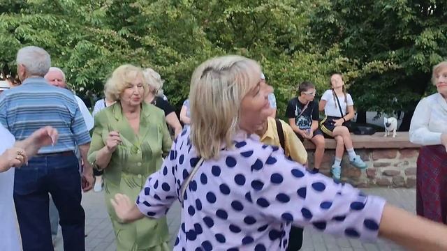 3.07.23г..."НЕ ОТПУСКАЙ"...на танцполе в Гомельском парке... смотреть онлайн
